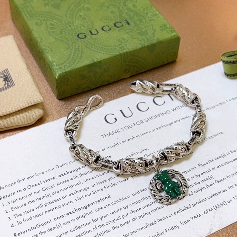 G*u*i bracelets